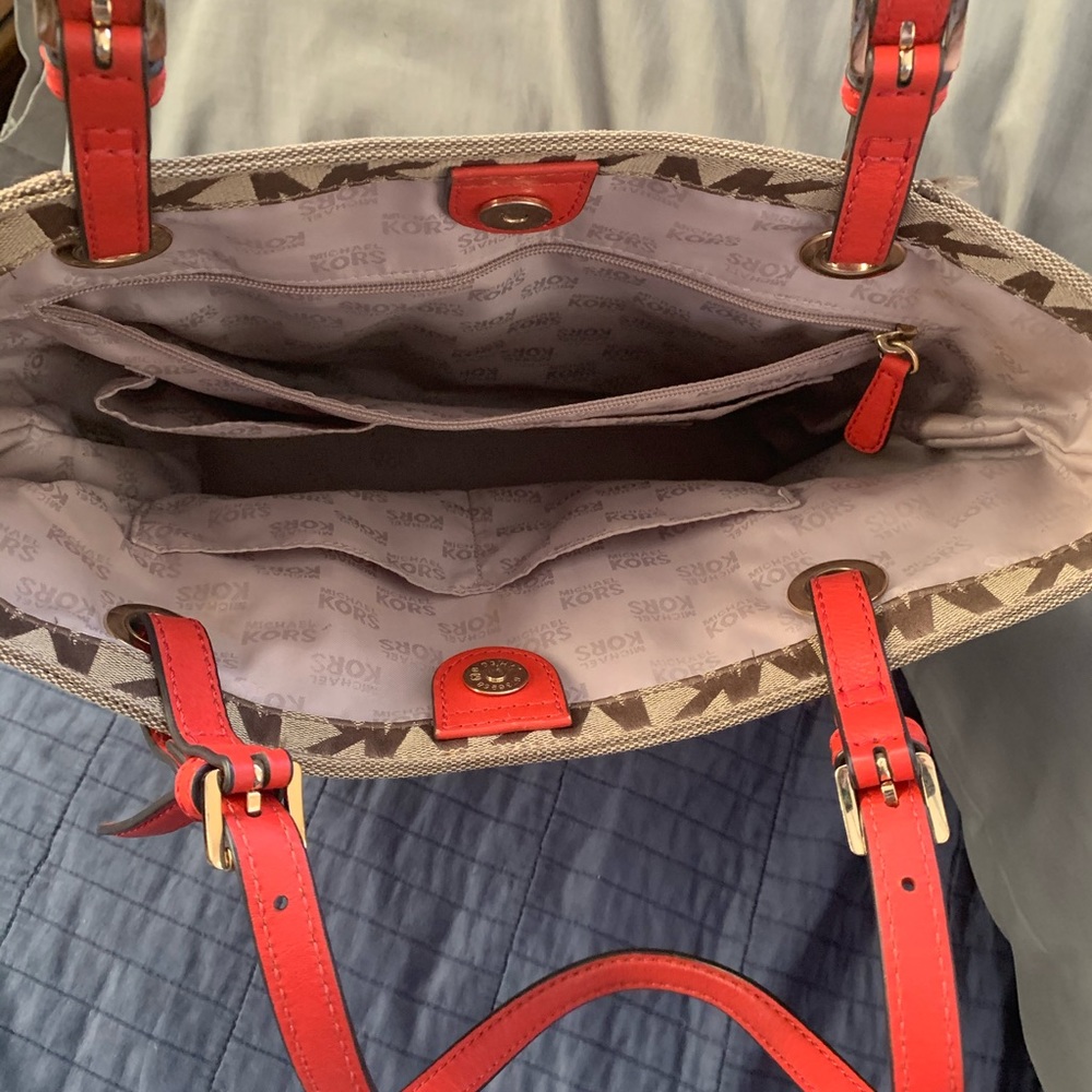 Michael Kors Medium Bag - Picture 2 of 3